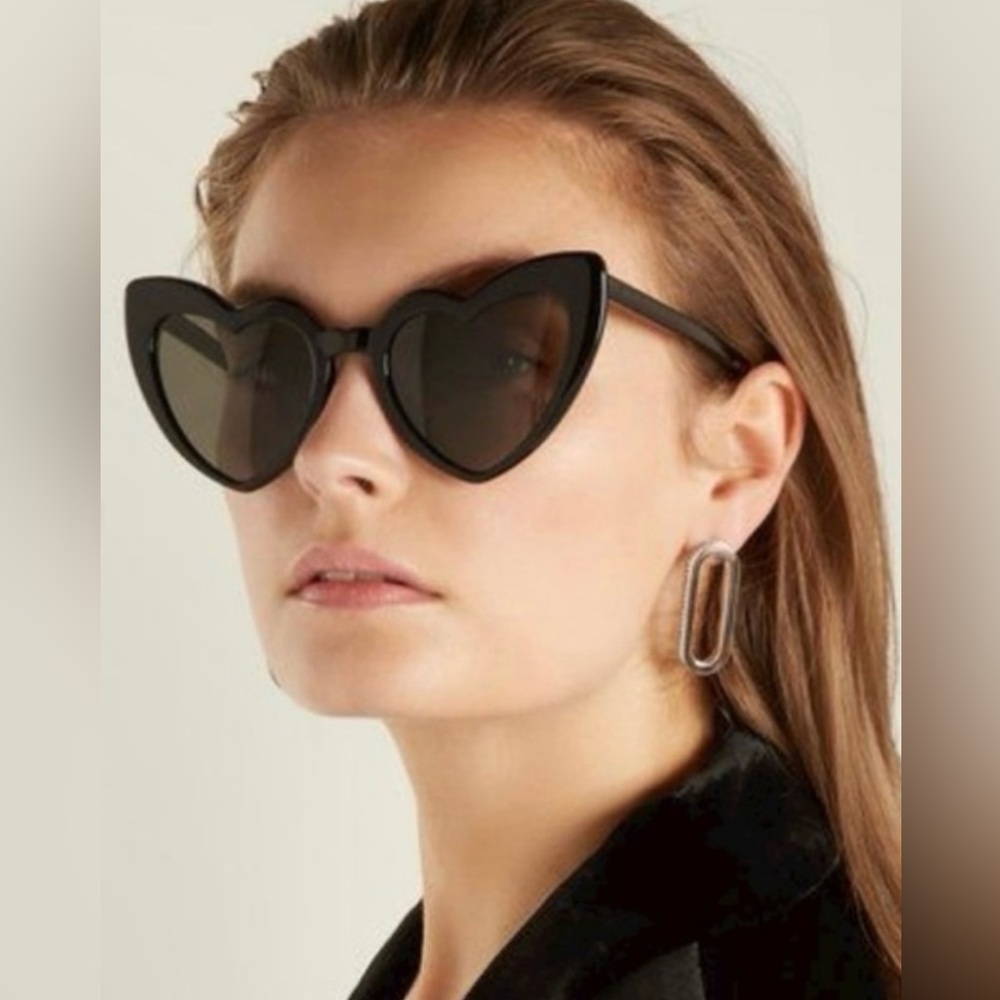 SAINT LAURENT  SL 181 Black Loulou heart-shaped sunglasses.